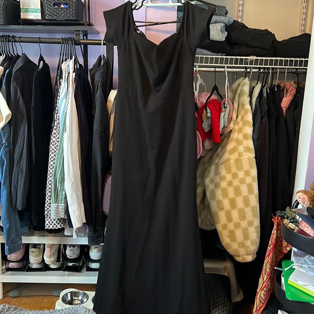 Lulu’s Black Gown